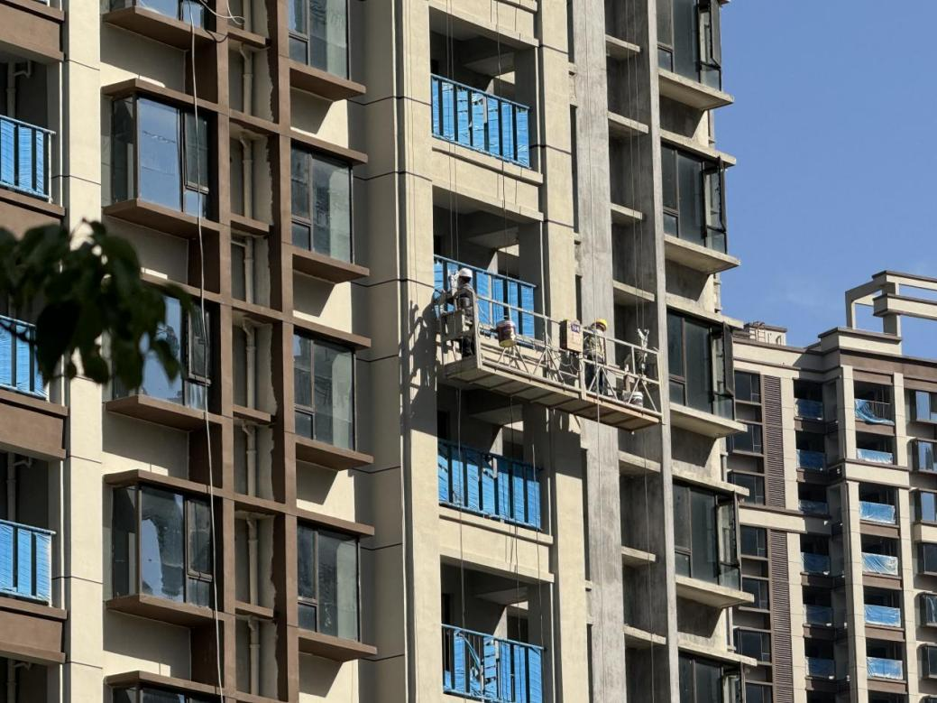 2024年底，記者走訪麥山花園項目現場，工人們正在緊鑼密鼓的施工。人民網記者 羅娜攝