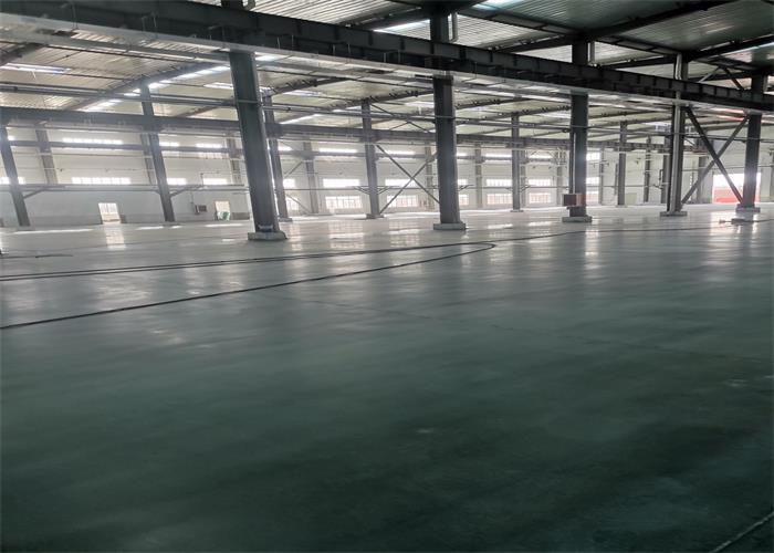 新樂某工廠金剛砂地坪施工中！