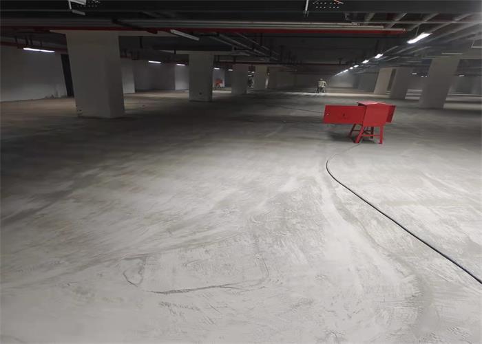 山西太原某小區車庫固化劑地坪施工中